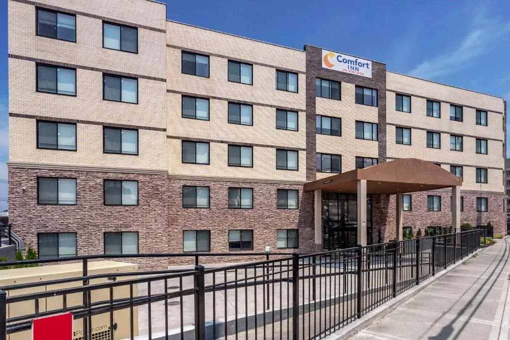 Comfort Inn JFK Airport — Booking.com photo 1