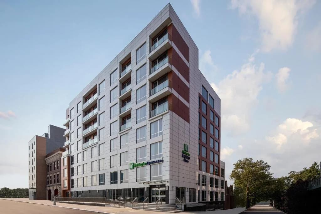 Holiday Inn Express & Suites Woodside LaGuardia Airport — Booking.com photo 1
