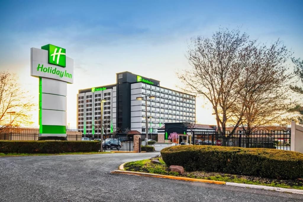 Holiday Inn Newark International Airport — Booking.com photo 1