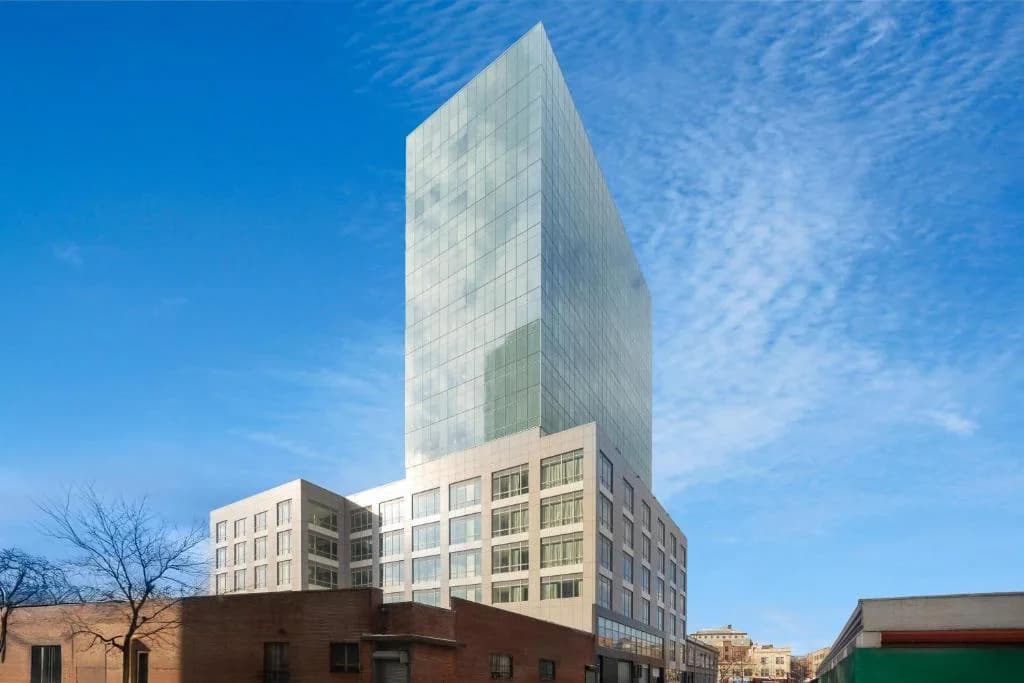 La Quinta Inn & Suites By Wyndham Queens NYC JFK AirTrain — Booking.com photo 1