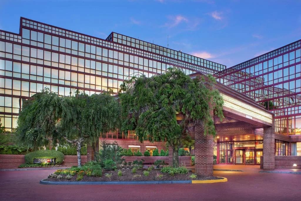 DoubleTree by Hilton New York-LaGuardia — Booking.com photo 1