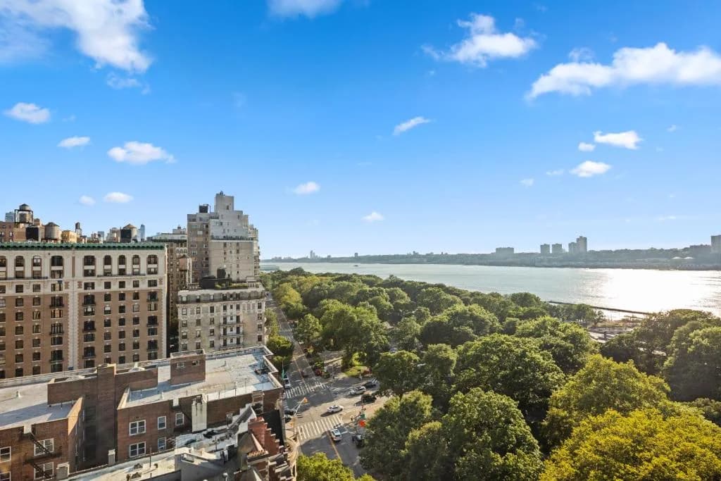 Riverside Tower Hotel — Booking.com photo 1