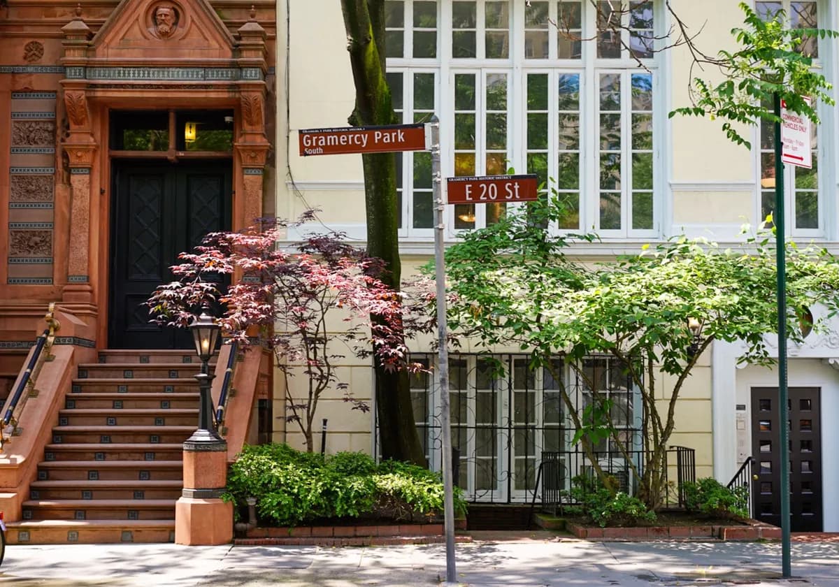 Elegant historic building facade at Gramercy Park, New York. Features classic architectural design.