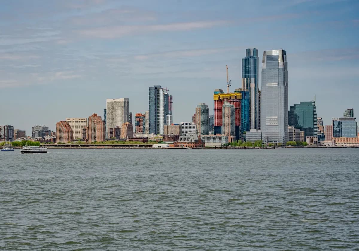 Breathtaking view of the New York City skyline captured from across the river.